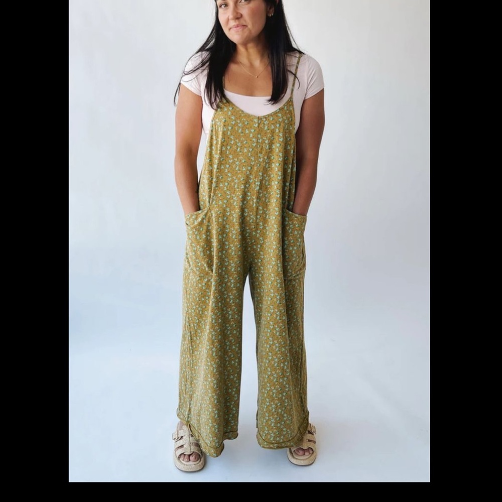 Piper Scoot Boutique Easel Wide-Leg Floral Jumpsuit in Olive M L